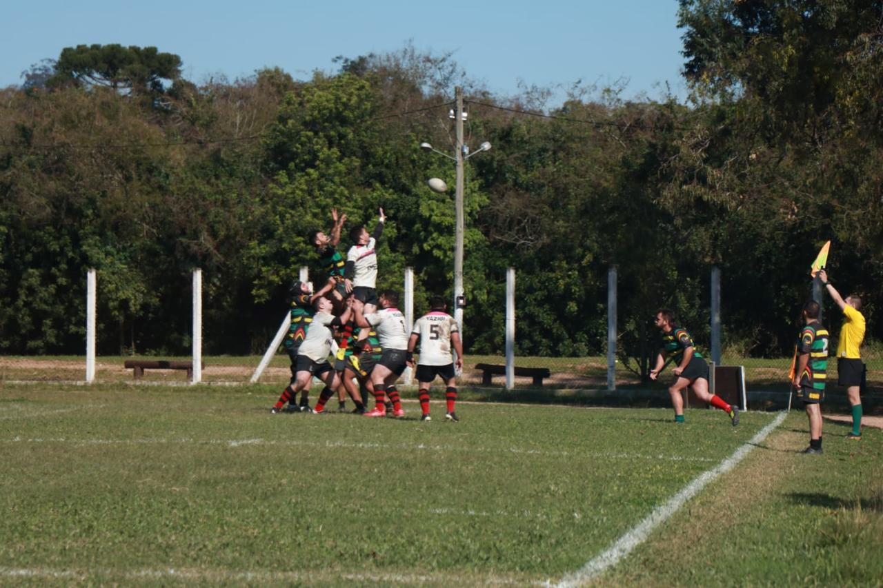 Quatro times gaúchos disputam torneio de rugby no parque esportivo Coelhão, em Guaíba