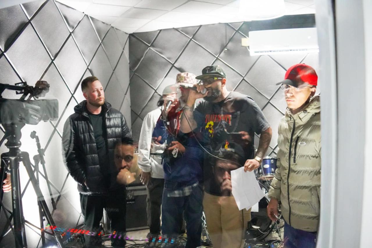 Diversos artistas de Guaíba inauguram o estúdio municipal de música