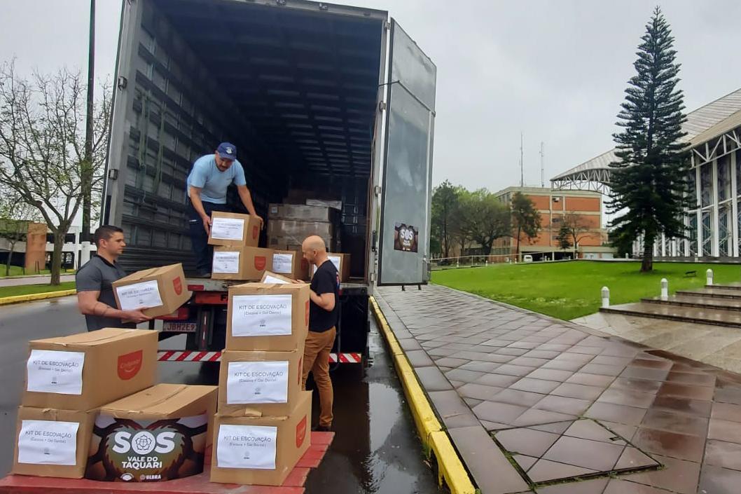 Ulbra envia a primeira remessa de doações ao Vale do Taquari