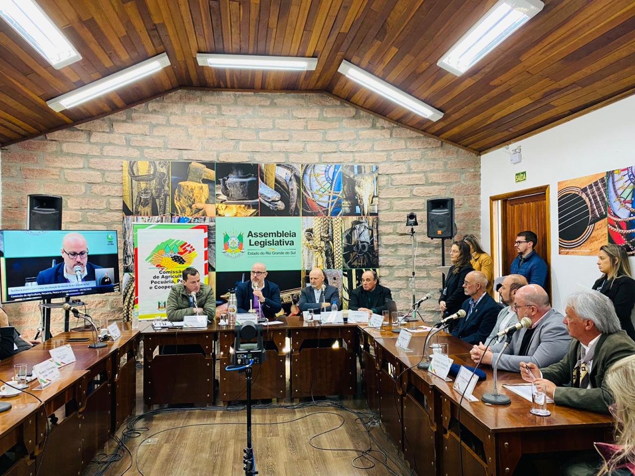 Vereador Rosalvo Duarte participa de audiência pública sobre a situação do mormo na Expointer