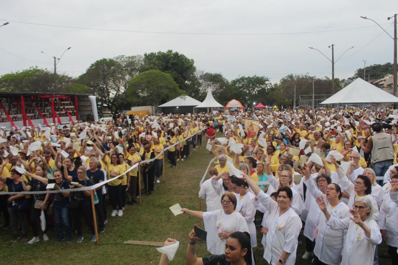 29ª Romaria das Capelinhas reúne milhares de fiéis no Parque da Juventude, em Guaíba