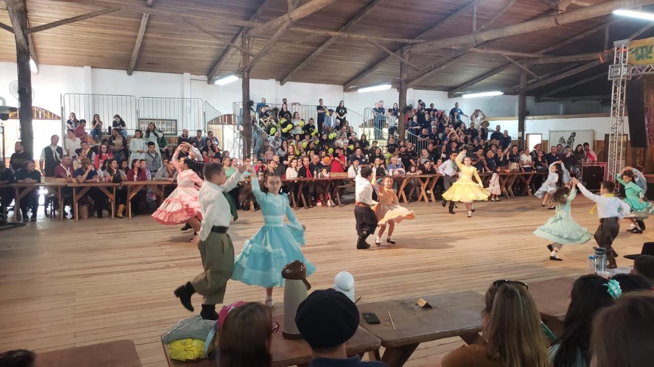 Festa do CTG Gomes Jardim atrai grande público e encerra atividades do 3º Sarandeio Farroupilha