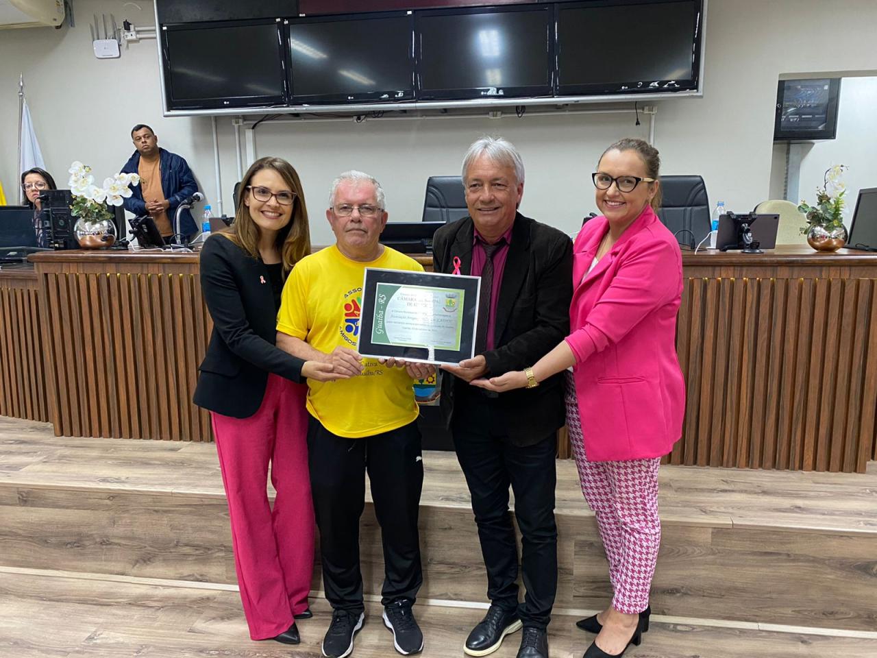 Associação Amigos para Sempre é homenageada na Câmara de Vereadores