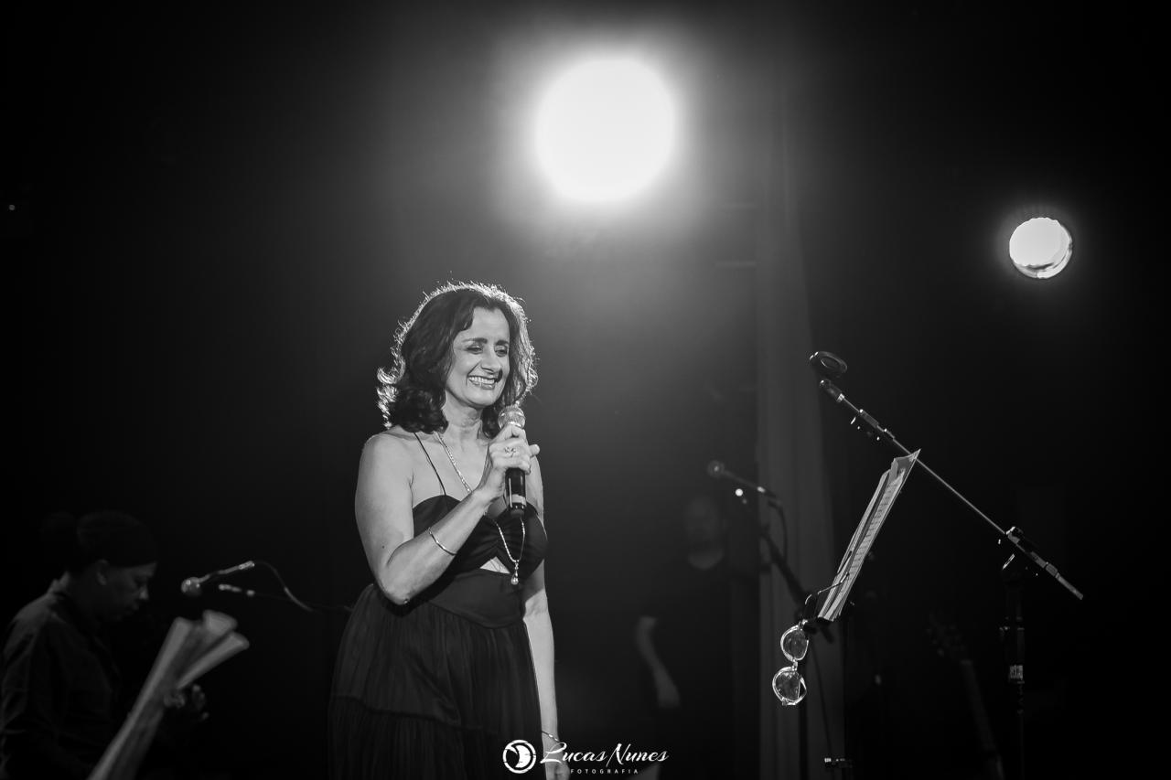 Daciara Collor faz pré-lançamento do EP 