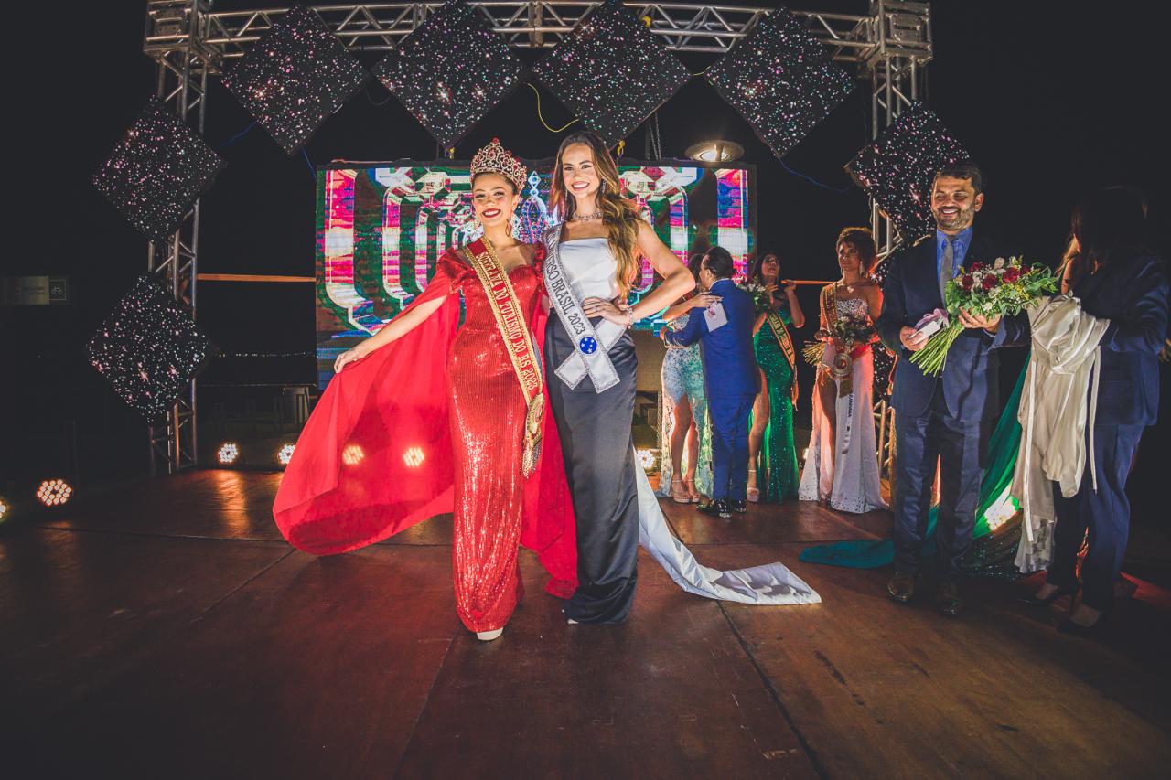 Isa Teixeira recebeu a coroa da Miss Brasil 2023, Maria Eduarda Brechane