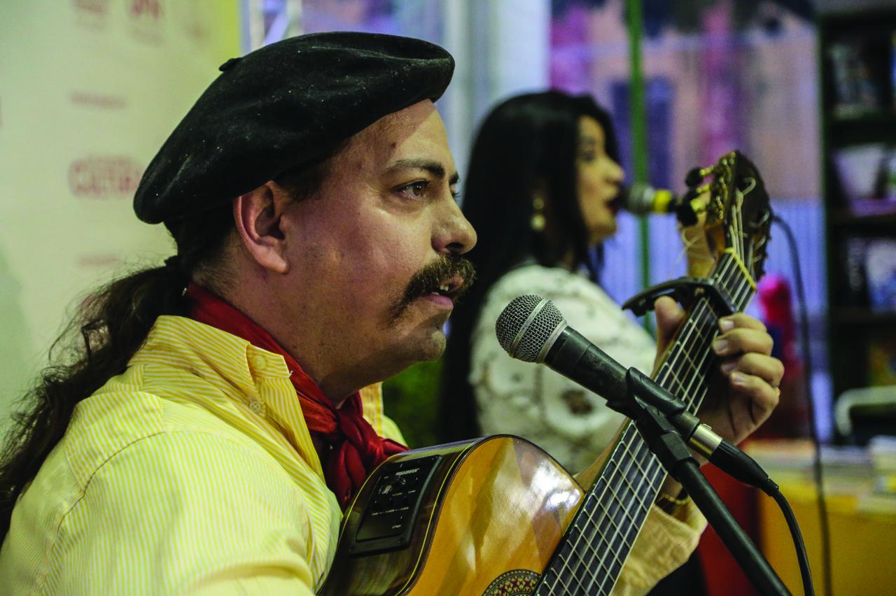 Charles Arce homenageia Noel Guarany e a arte missioneira no CD 