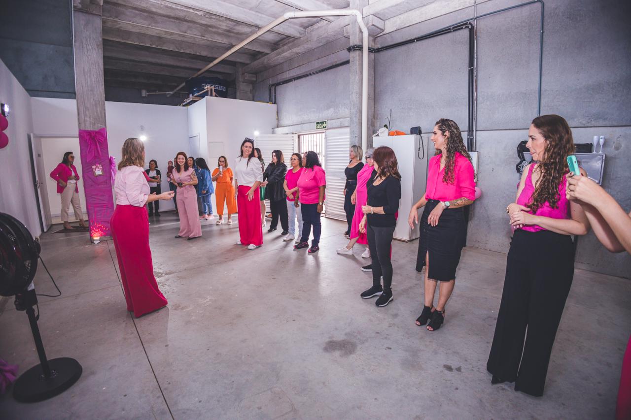 Coquetel no Centro Oftalmológico de Guaíba conscientiza mulheres sobre o câncer de mama