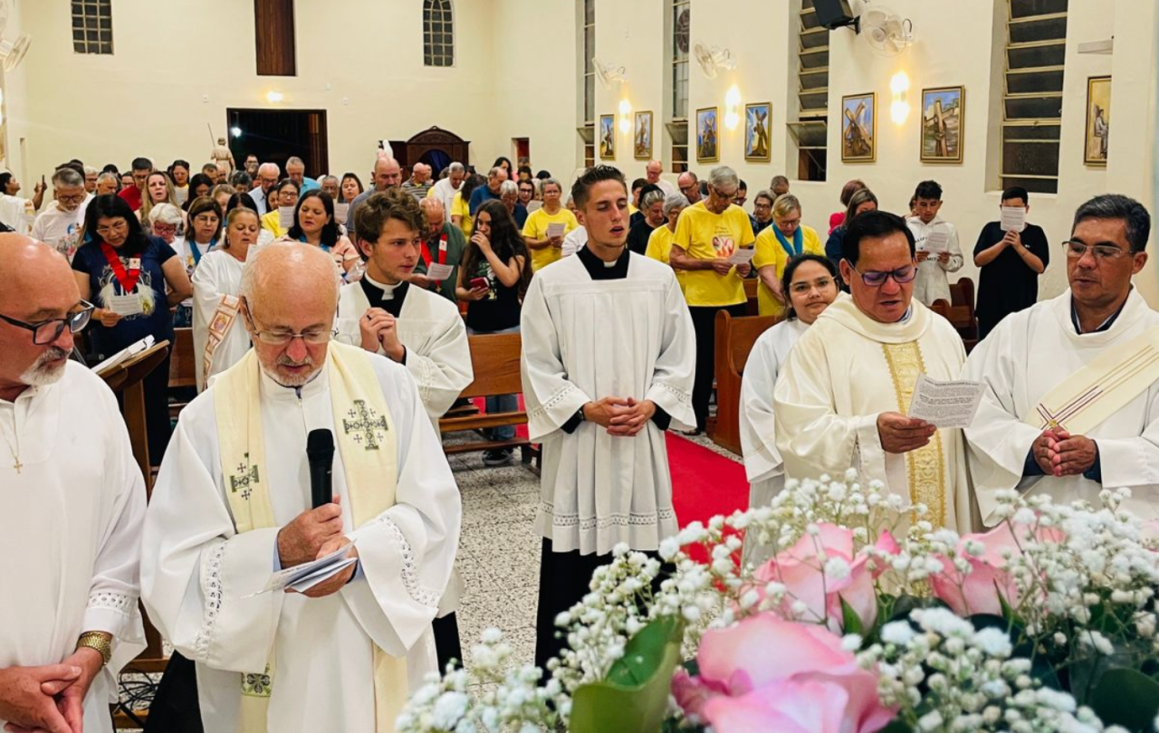 Fiéis participam da primeira noite da Festa de Nossa Senhora da Paz; veja a programação