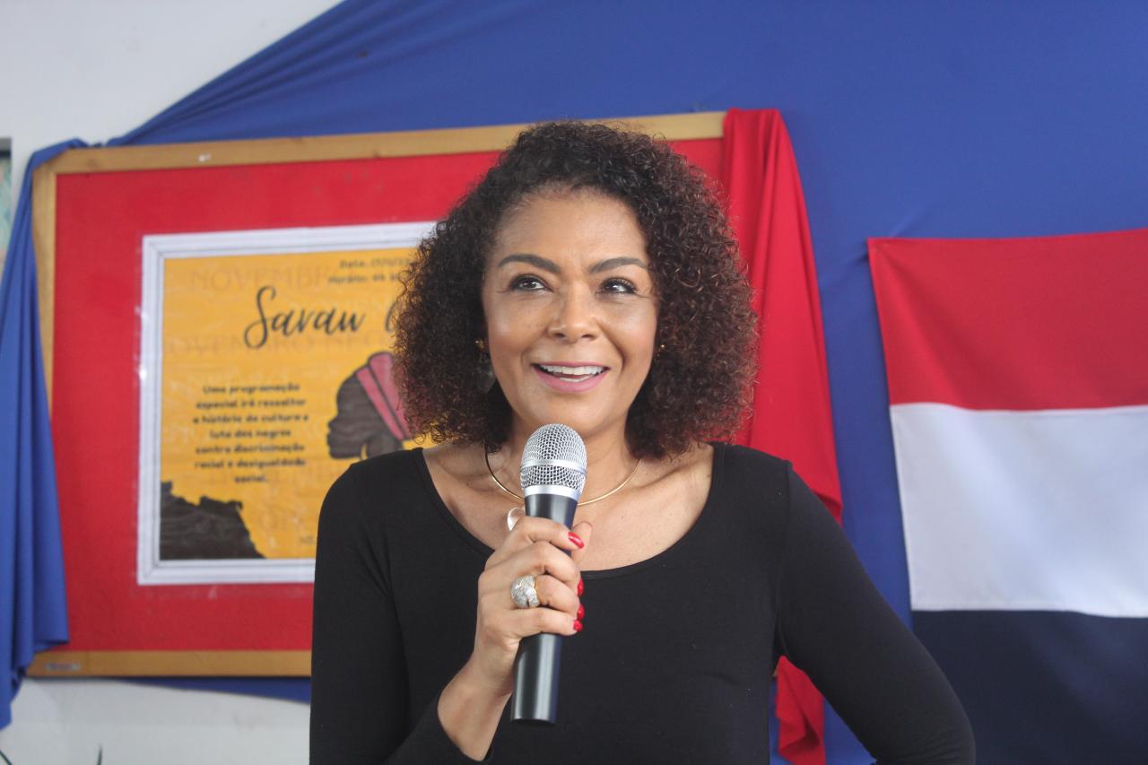 Ex-miss Brasil Deise Nunes participa do Sarau Cultural 