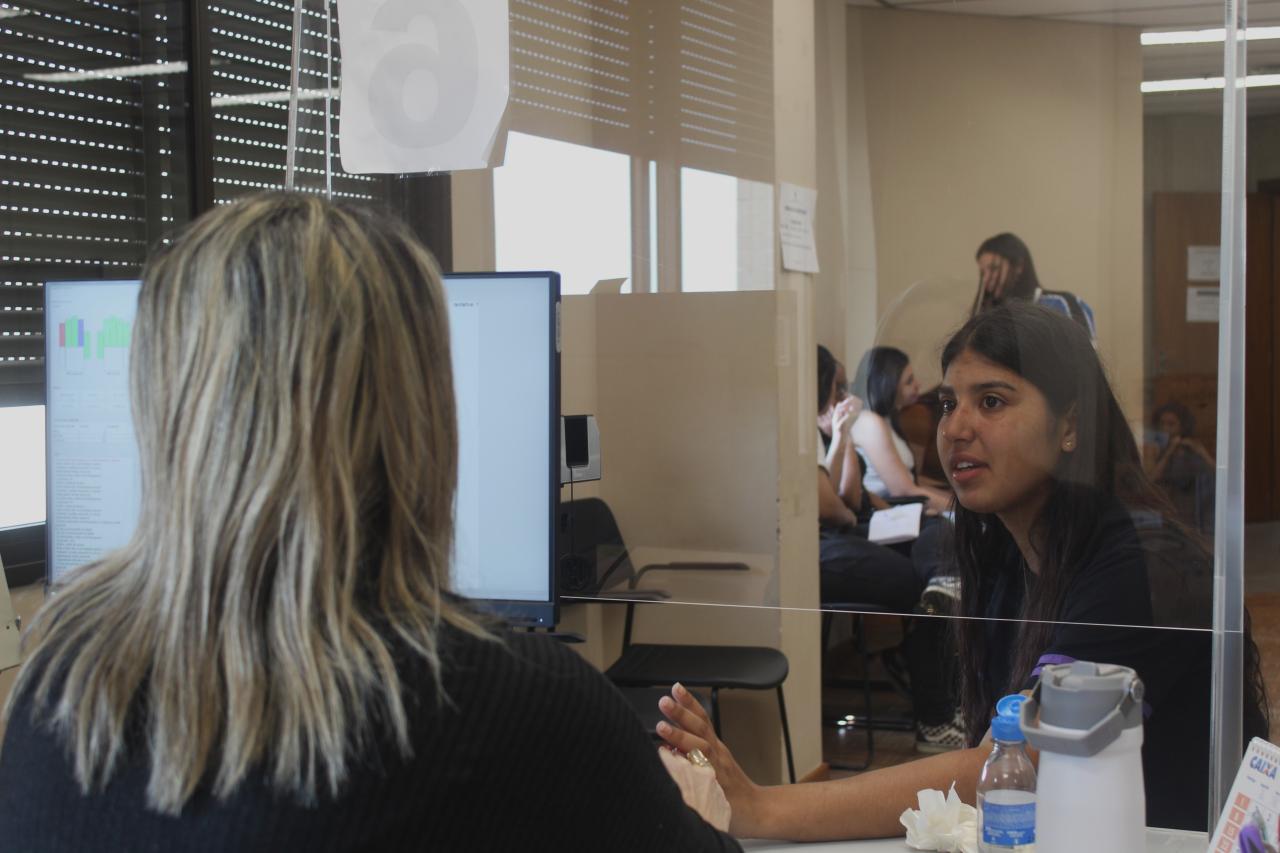 Exercendo a cidadania: alunos da escola Nestor de Moura Jardim tiram o primeiro título de eleitor