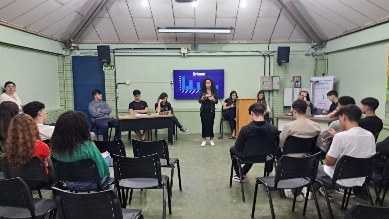 Semana dos Direitos Humanos da escola Augusto Meyer celebra os 35 anos da Constituição Federal