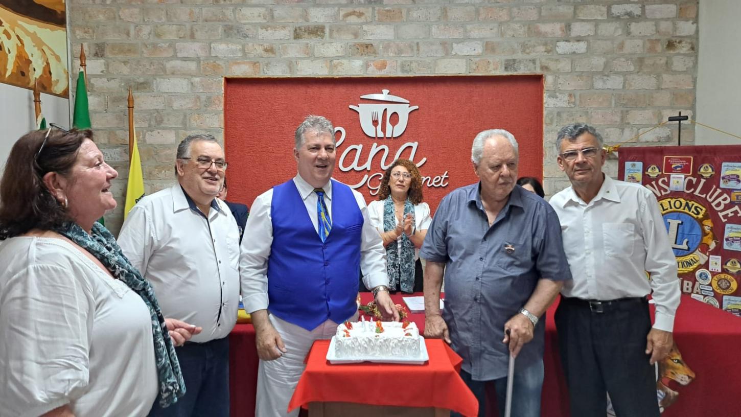 Lions Guaíba comemora 46 anos e recebe visita do governador distrital Luis Tadeu Belloni