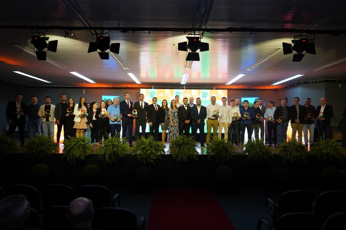Prefeitura de Guaíba apresenta resultado do Prometas 2023 e entrega o Prêmio Mérito Empresarial