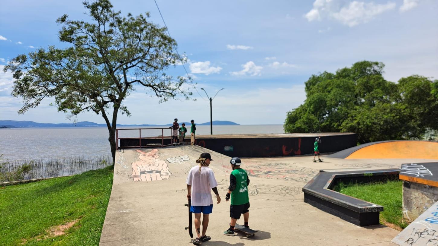 Projeto ensina crianças e adolescentes a andar de skate no Parque da Juventude; as inscrições estão abertas