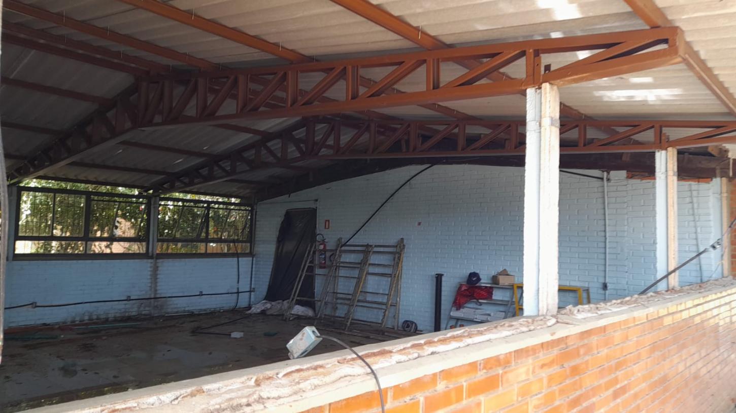 Refeitório e sala dos professores da escola Carlos de Moura e Cunha estão em reforma