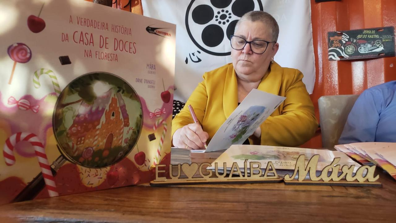 Escritora Mára Núbia lança pré-venda do livro 