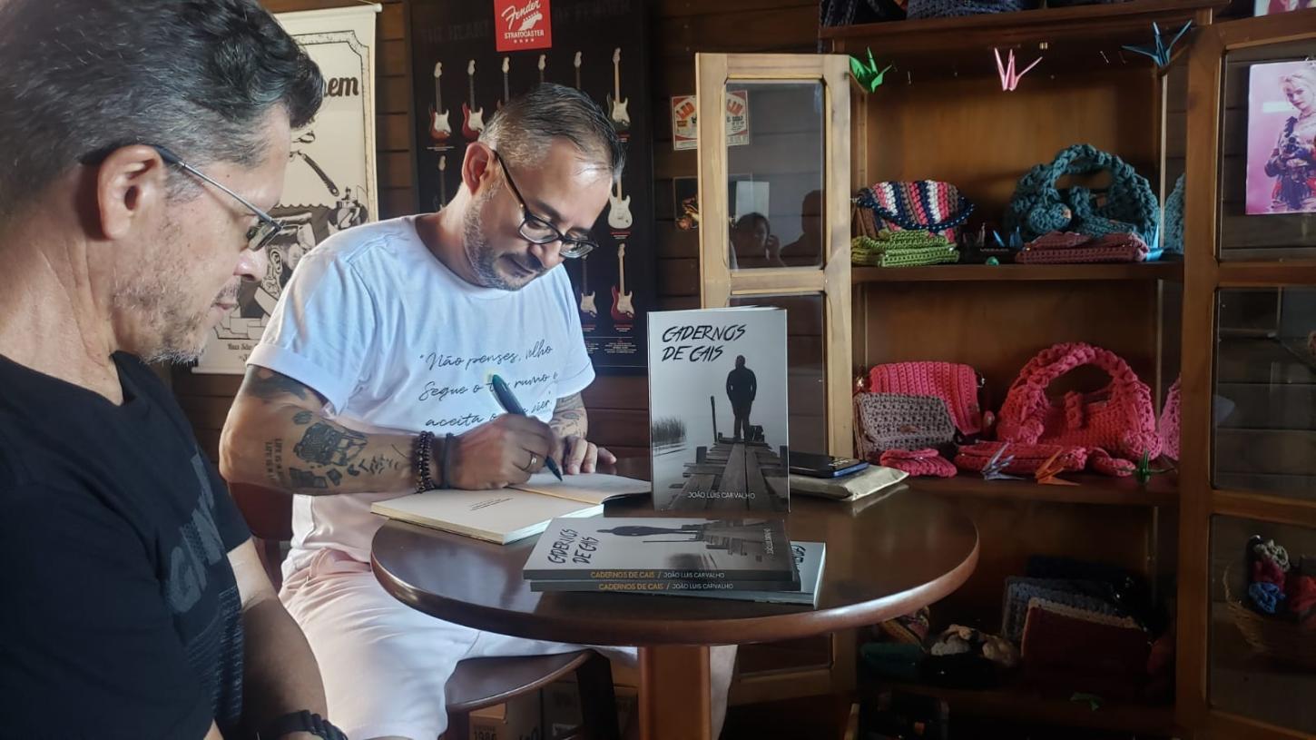 Poeta guaibense João Luis Carvalho lança o livro “Cadernos de Cais”