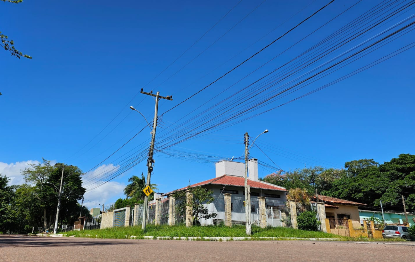 Após temporal, clientes da CEEE Equatorial estão há mais de 30 horas sem luz em Guaíba