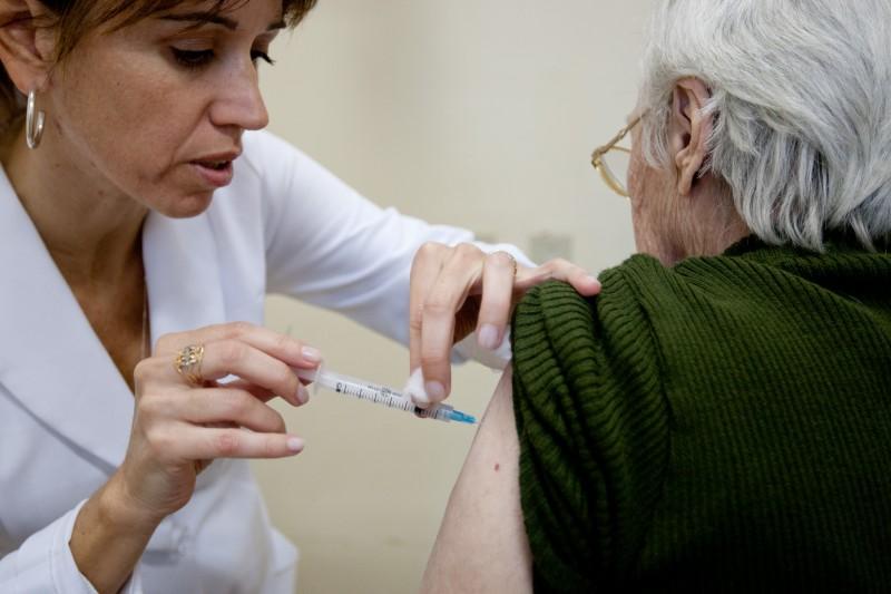 Guaíba inicia a vacinação contra gripe para idosos acima de 60 anos
