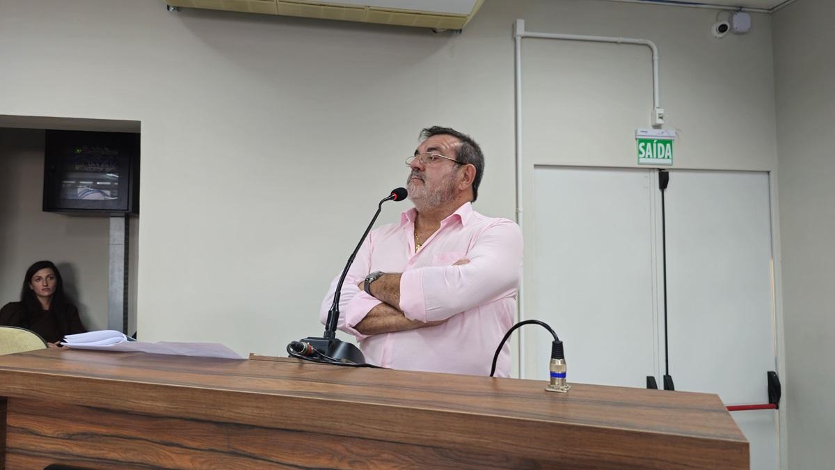 Ivan Barcellos presta esclarecimentos na Câmara e destaca a produção da Usina de Asfalto