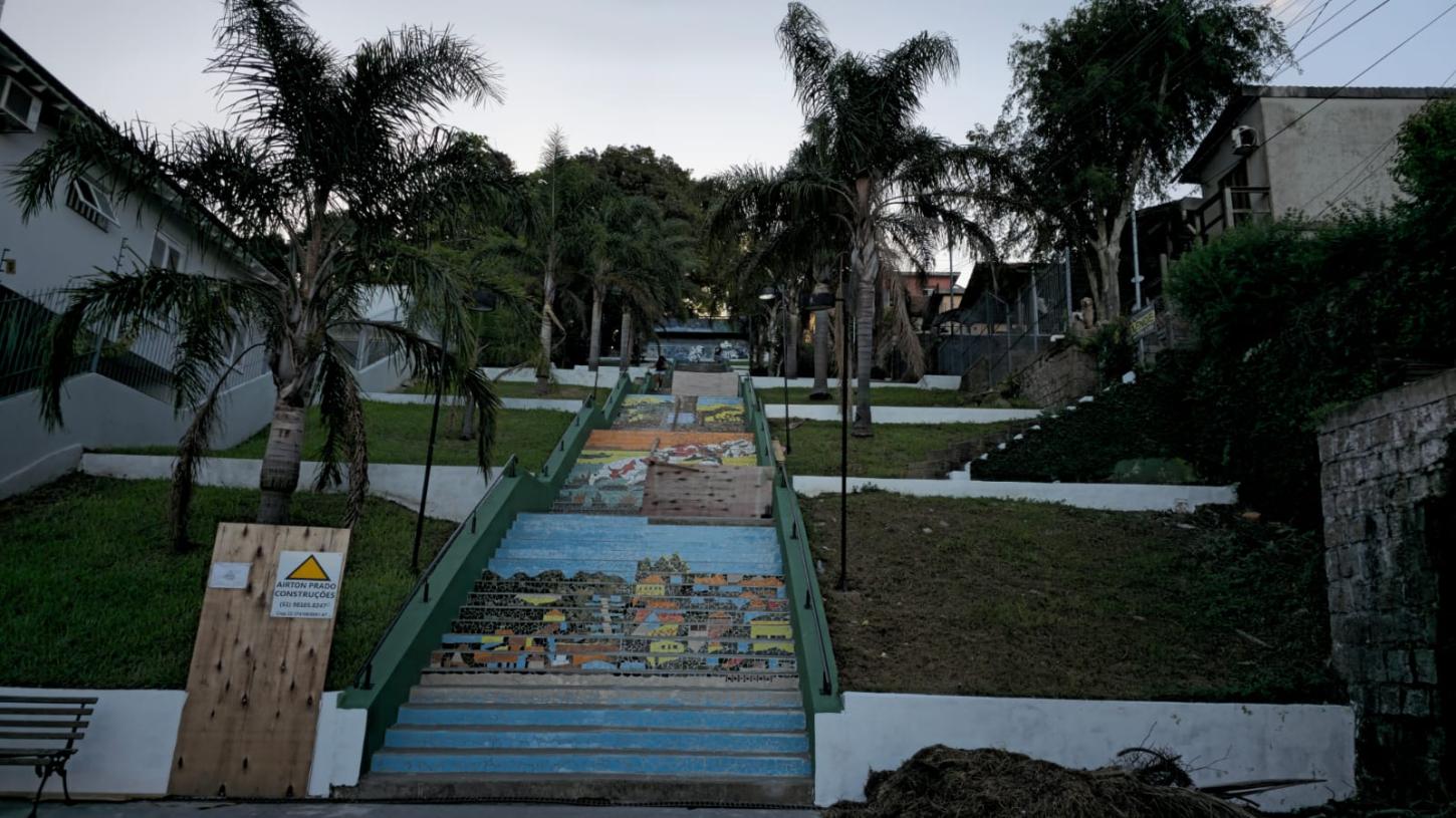 Obra de revitalização da escadaria 14 de Outubro avança; inauguração será dia 5
