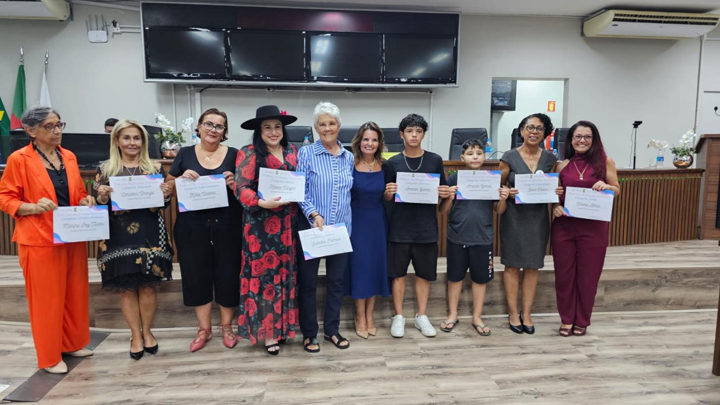 Vereadora Carla Vargas homenageia mulheres destaques de Guaíba