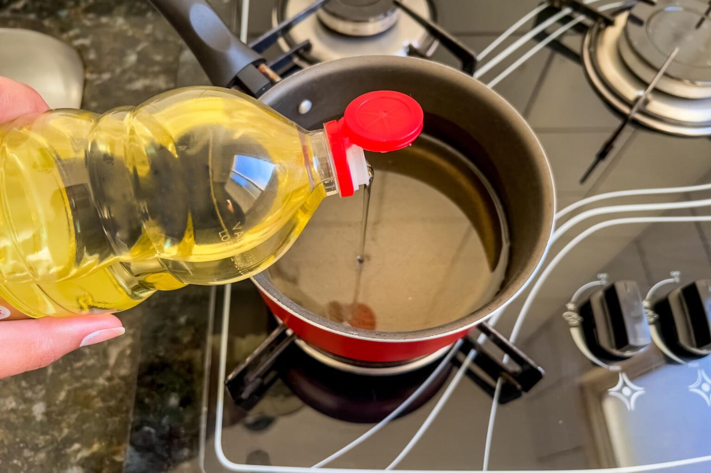 Banco de Alimentos arrecada óleo de cozinha usado para ajudar comunidades carentes de Guaíba