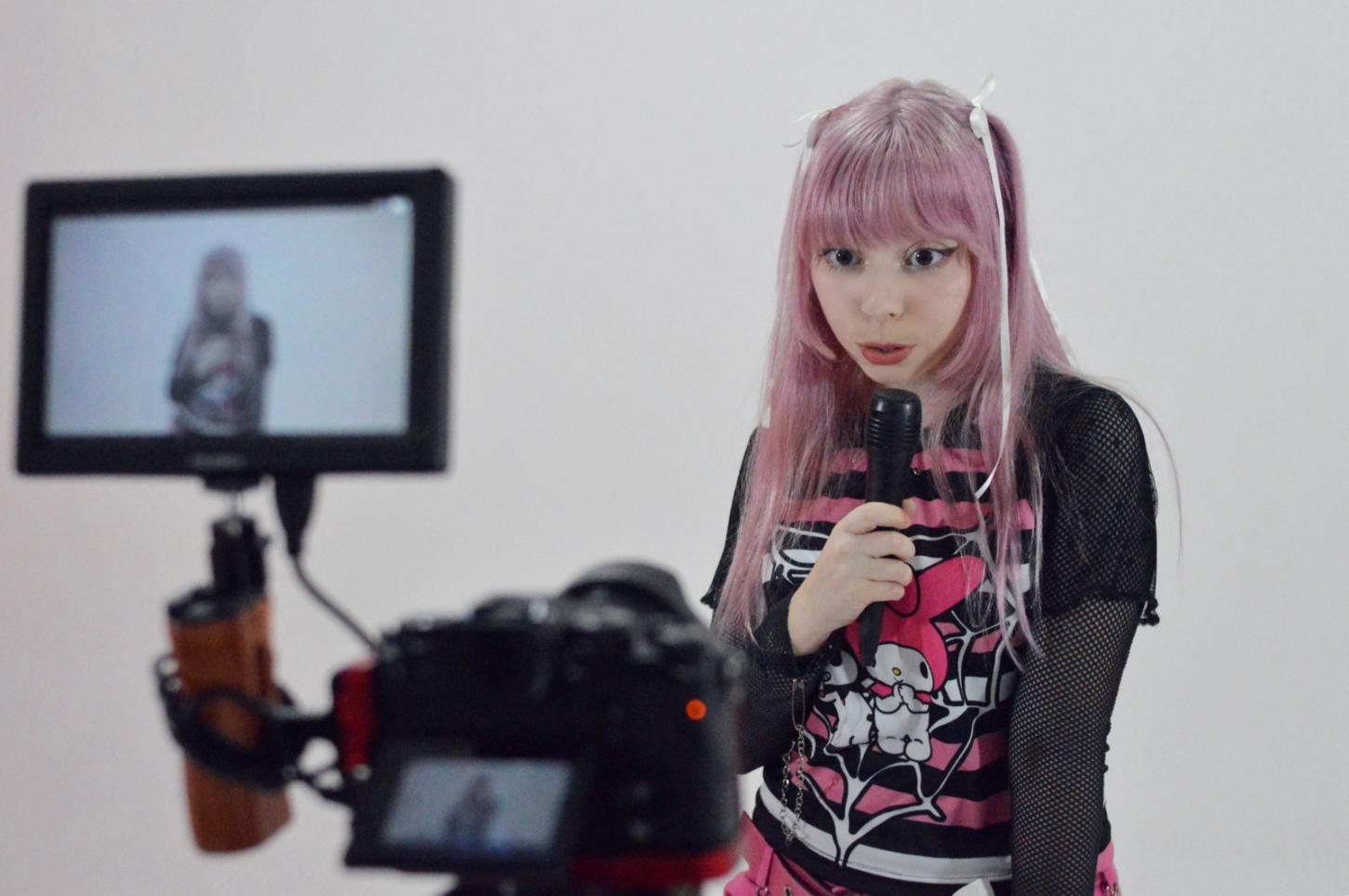 Cantora guaibense Adrelise lança seu novo clipe 