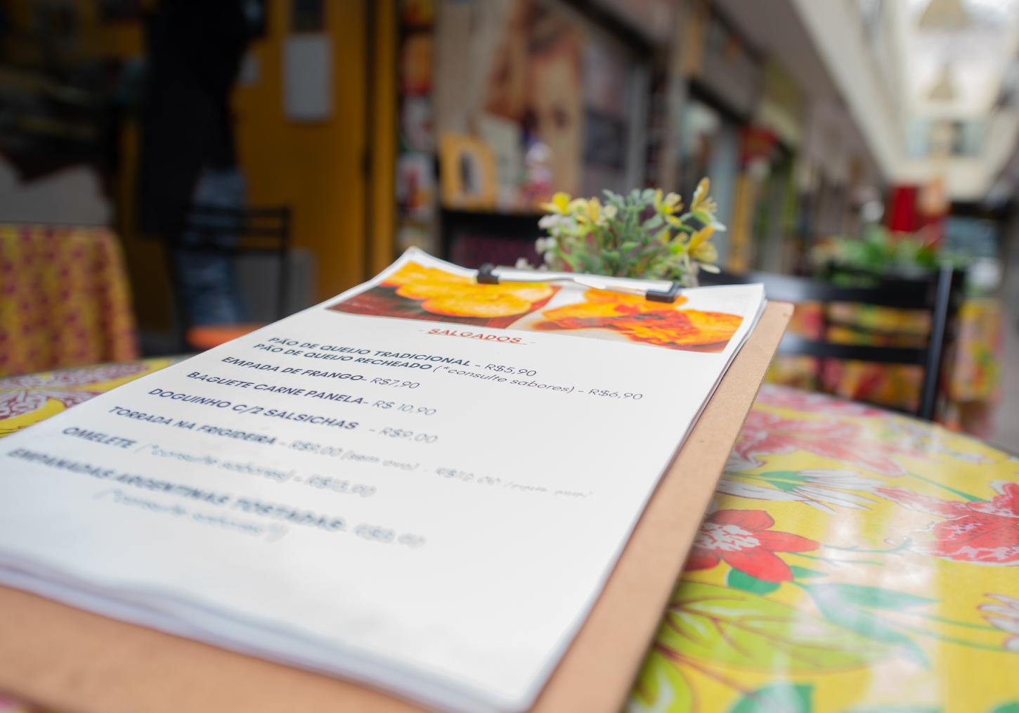 Projeto de lei veta a exclusividade de cardápios digitais em bares e restaurantes de Guaíba