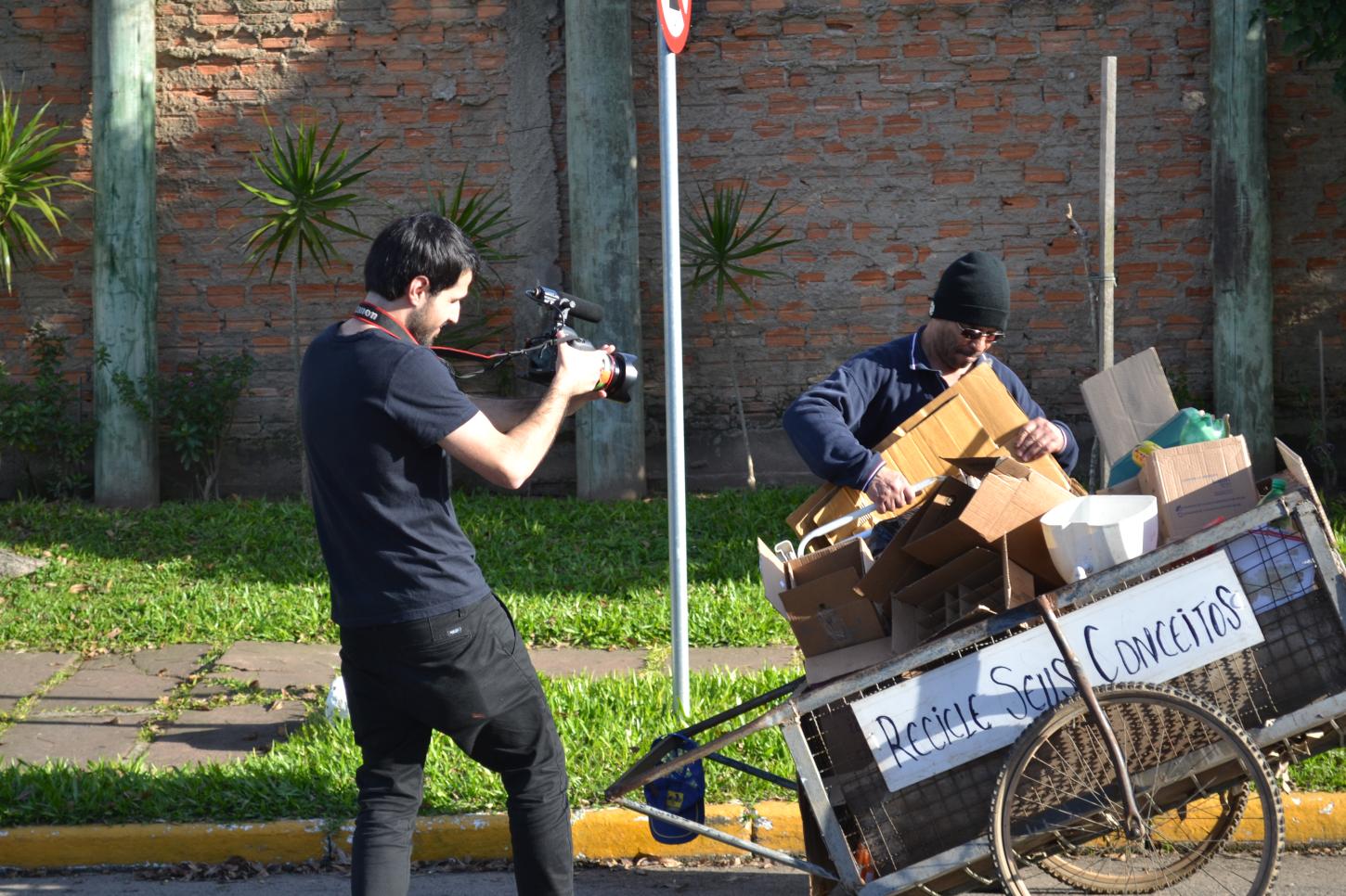 Repórter Guaibense irá contar histórias de trabalhadores da limpeza urbana em documentário e exposição