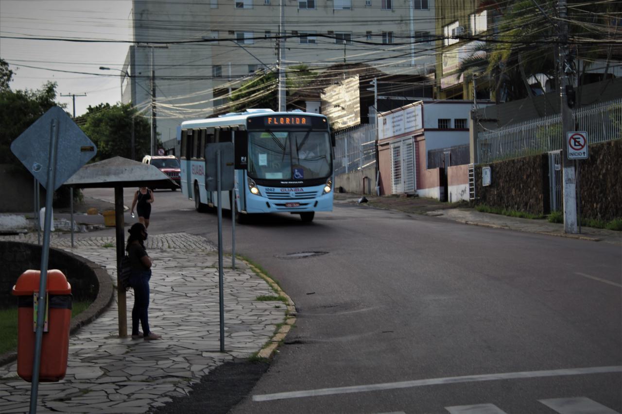 Após elevação do nível do Guaíba, transporte entre Porto Alegre e Guaíba é suspenso nesta terça