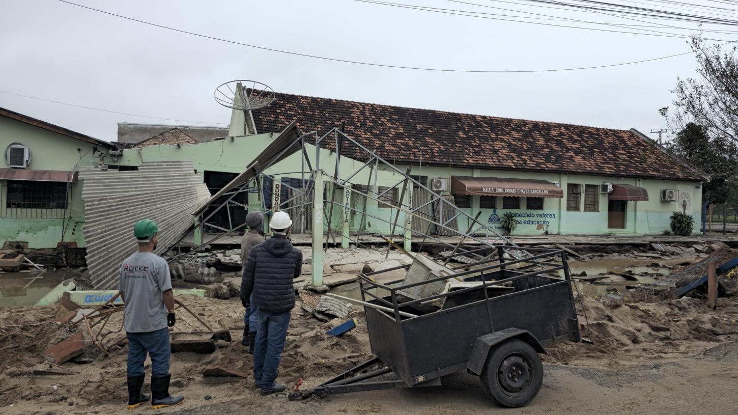 Começam as obras de reconstrução da escola Ismael Chaves Barcellos, no Engenho