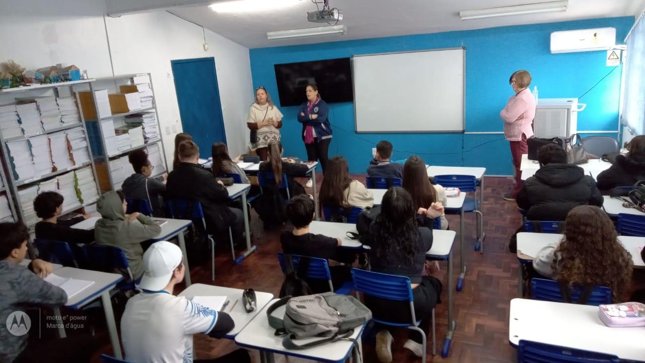 Depois de cinco meses, cerca de 90 alunos voltam para a escola Otaviano Manoel de Oliveira Júnior