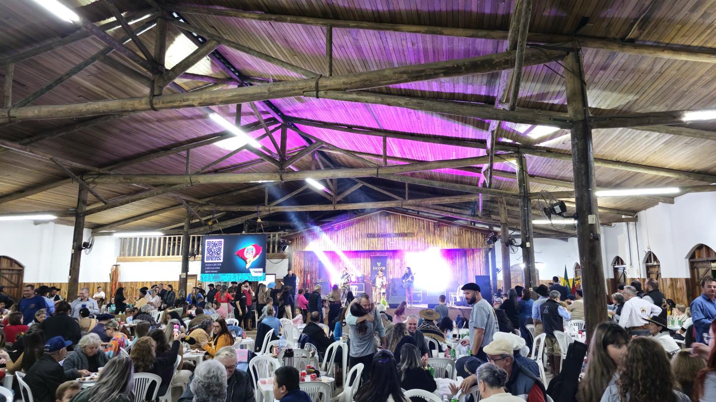 Grande público lota a noite solidária do CTG Gomes Jardim