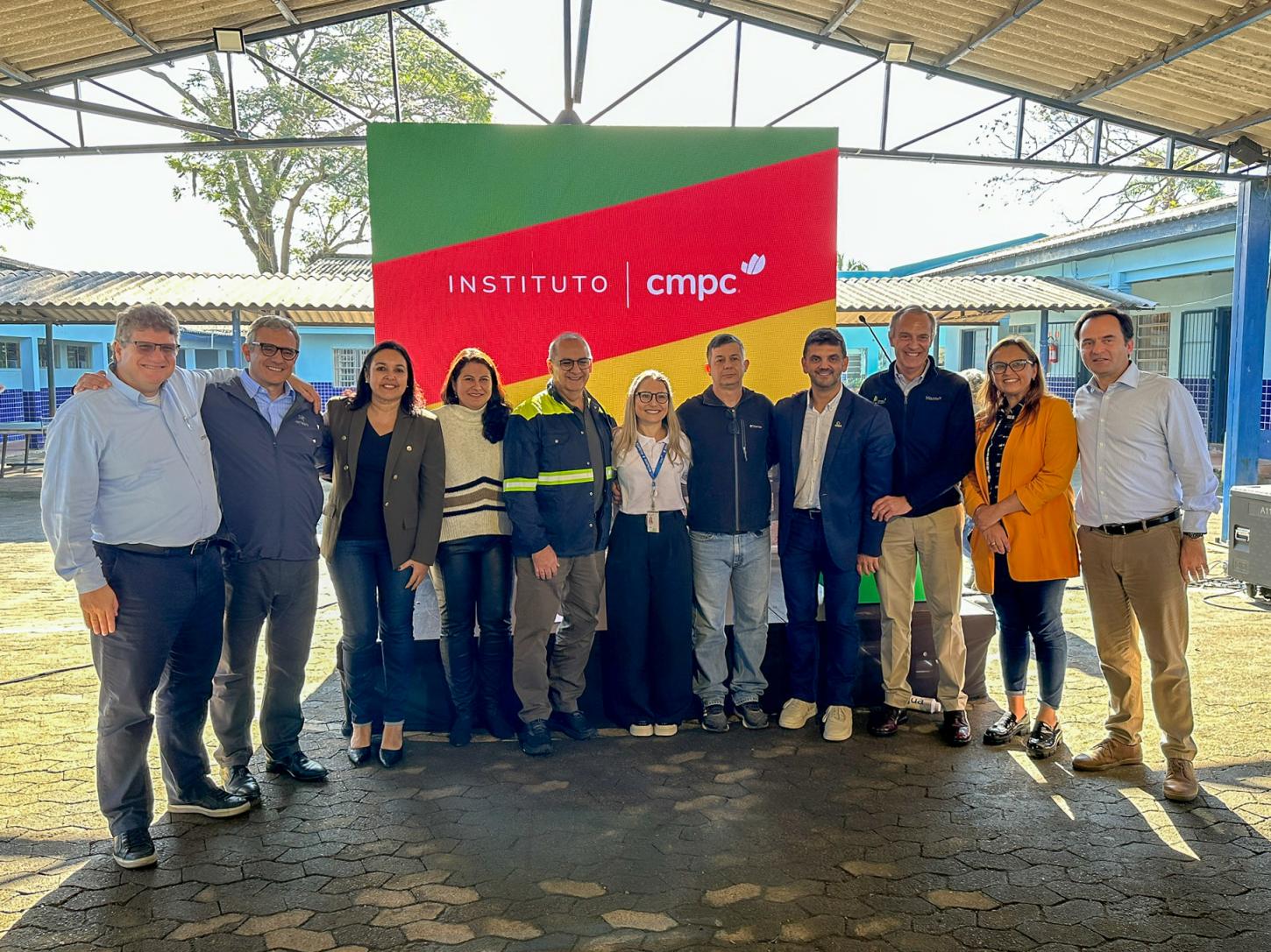 Instituto CMPC realiza entrega de kits escolares para alunos de Guaíba