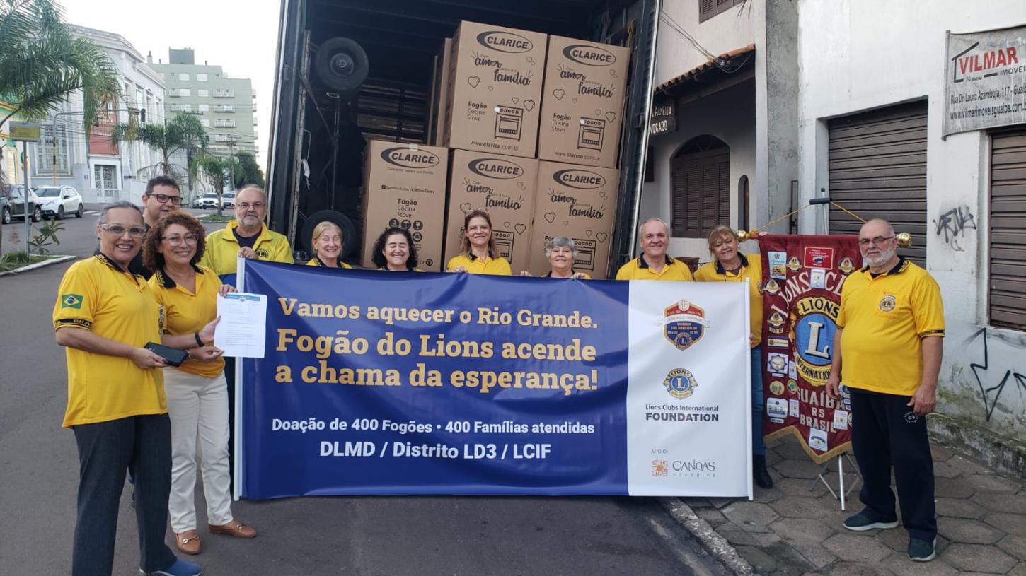 Lions Guaíba doa 16 fogões para famílias atingidas pela enchente de maio