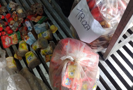 Guaíba: supermercado é interditado por suspeita de comercializar produtos submersos pelas águas da enchente