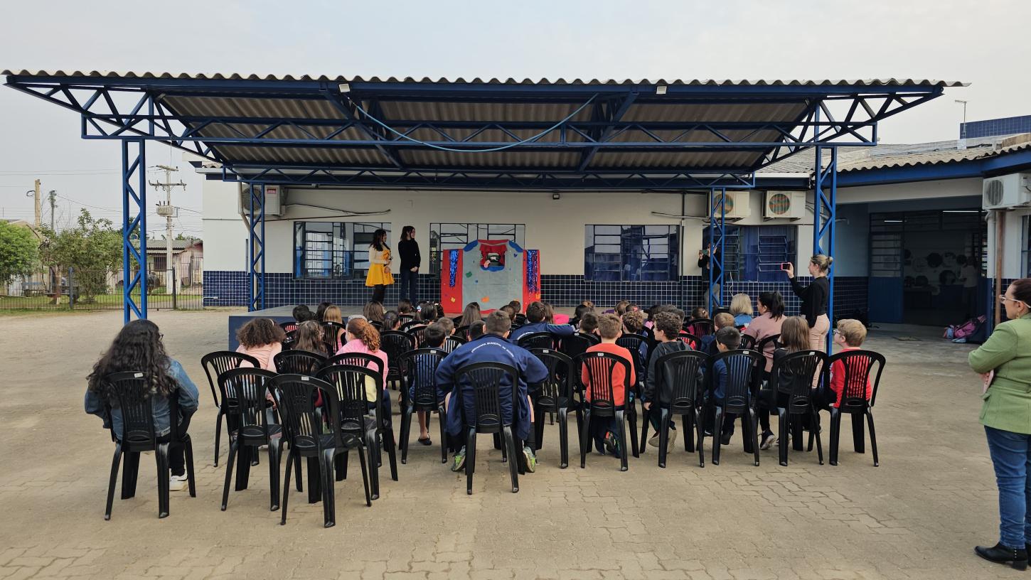 Interact Guaíba apresenta peça de teatro de fantoches sobre a dengue na escola Zilá Paiva Rodrigues Jardim