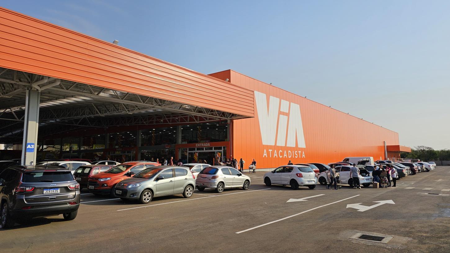 Via Atacadista reabre loja na avenida Assis Brasil, em Porto Alegre, depois de 90 dias