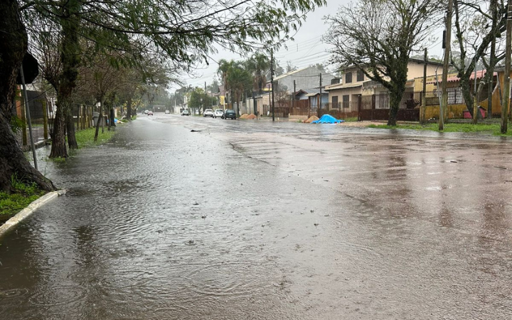 Chuva intensa causa novos alagamentos em Guaíba e região