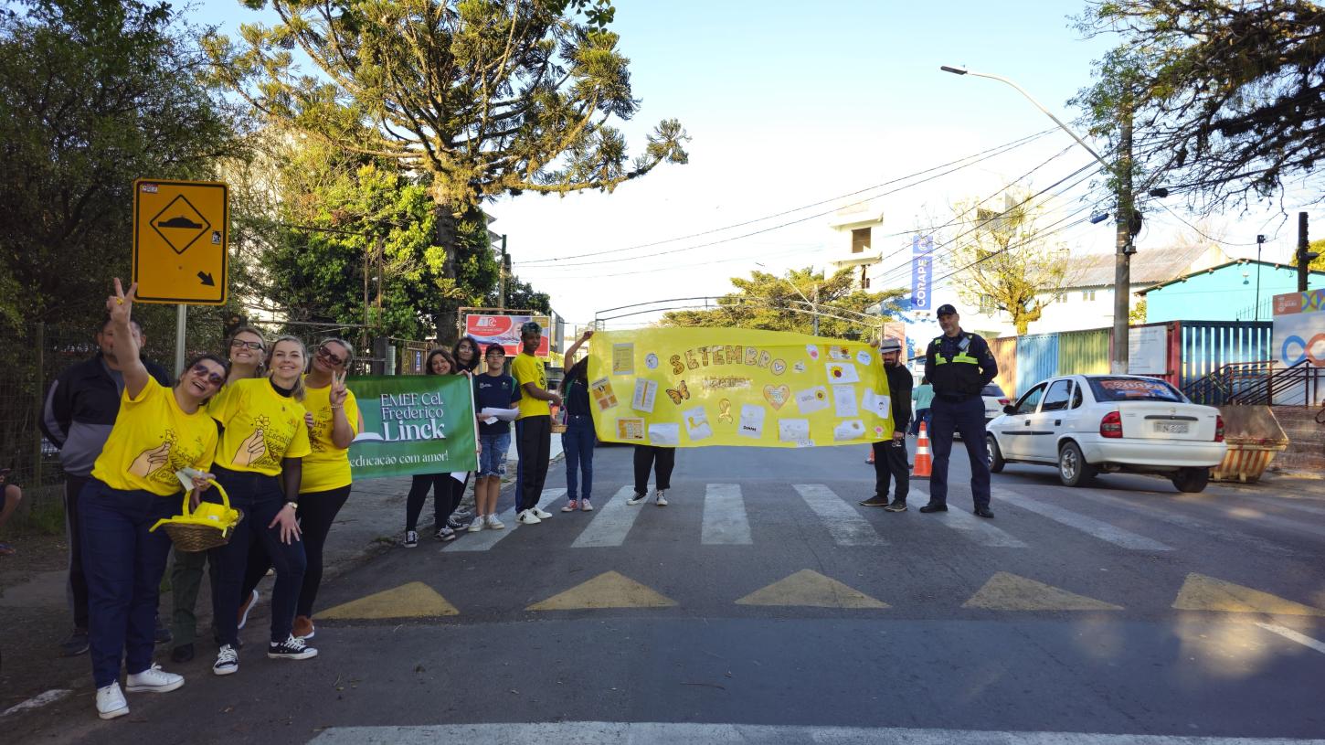 Setembro Amarelo: blitz da escola Frederico Linck reforça a importância dos cuidados com a saúde mental