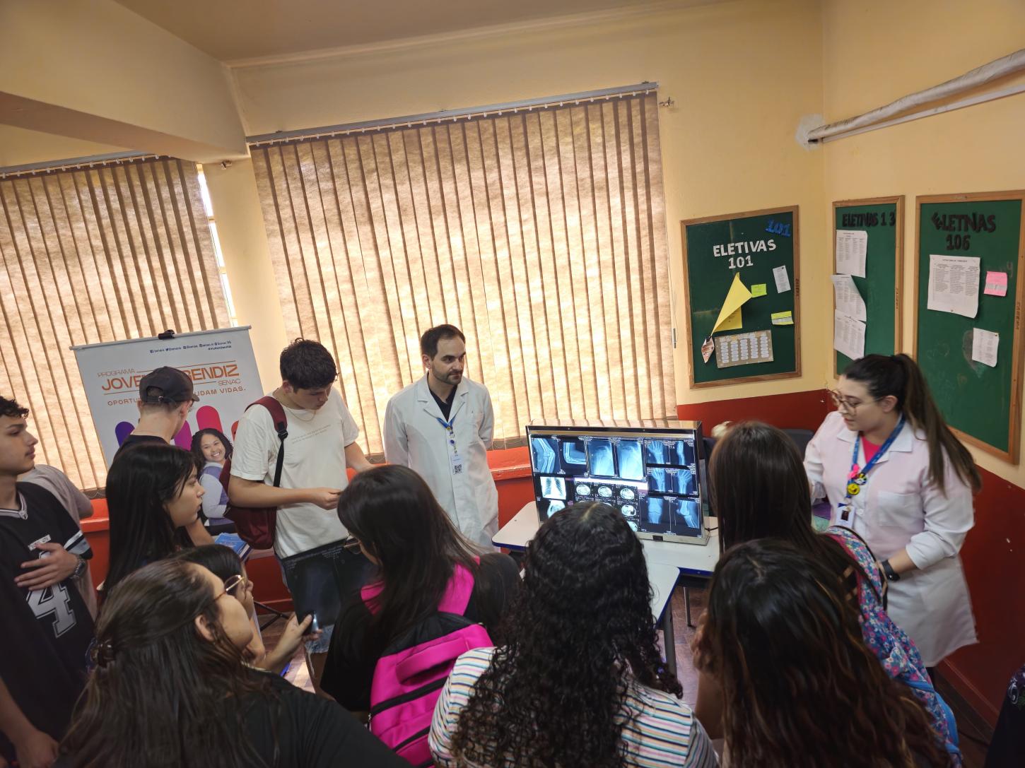 Alunos da escola Cônego Scherer participam da Jornada das Profissões