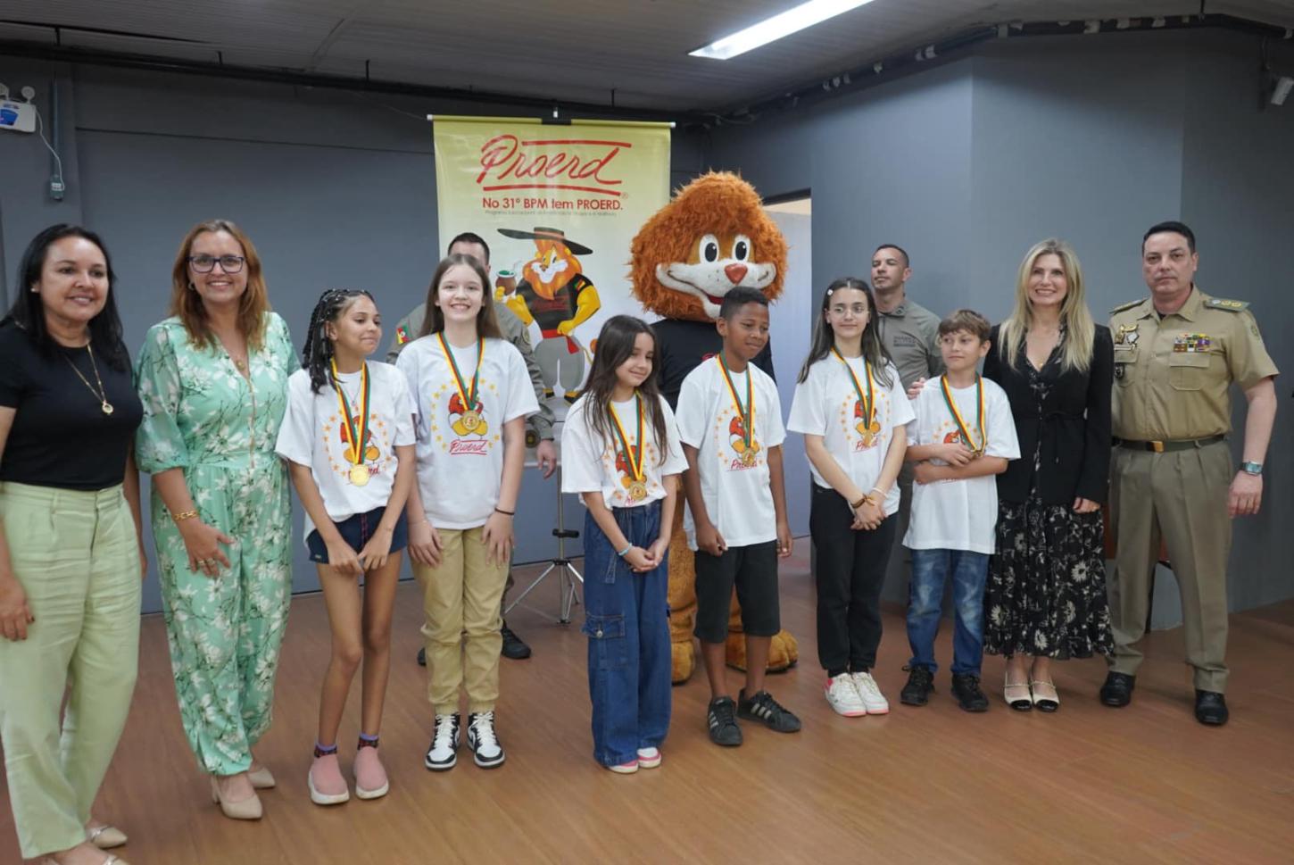 Alunos das escolas municipais de Guaíba se formam no programa Proerd, da Brigada Militar
