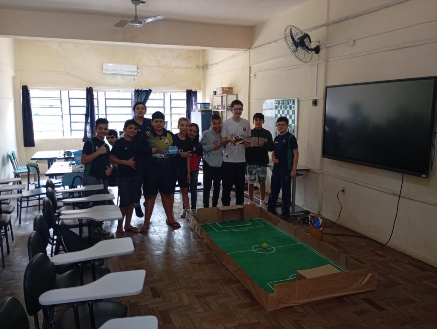 Alunos participam do 1º Futebol de Robôs da escola Arlindo Stringhini