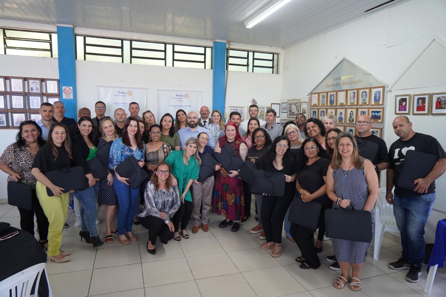 Rotary e empresa Zenvia doam mais de 50 notebooks para escolas e entidades de Guaíba e Eldorado do Sul