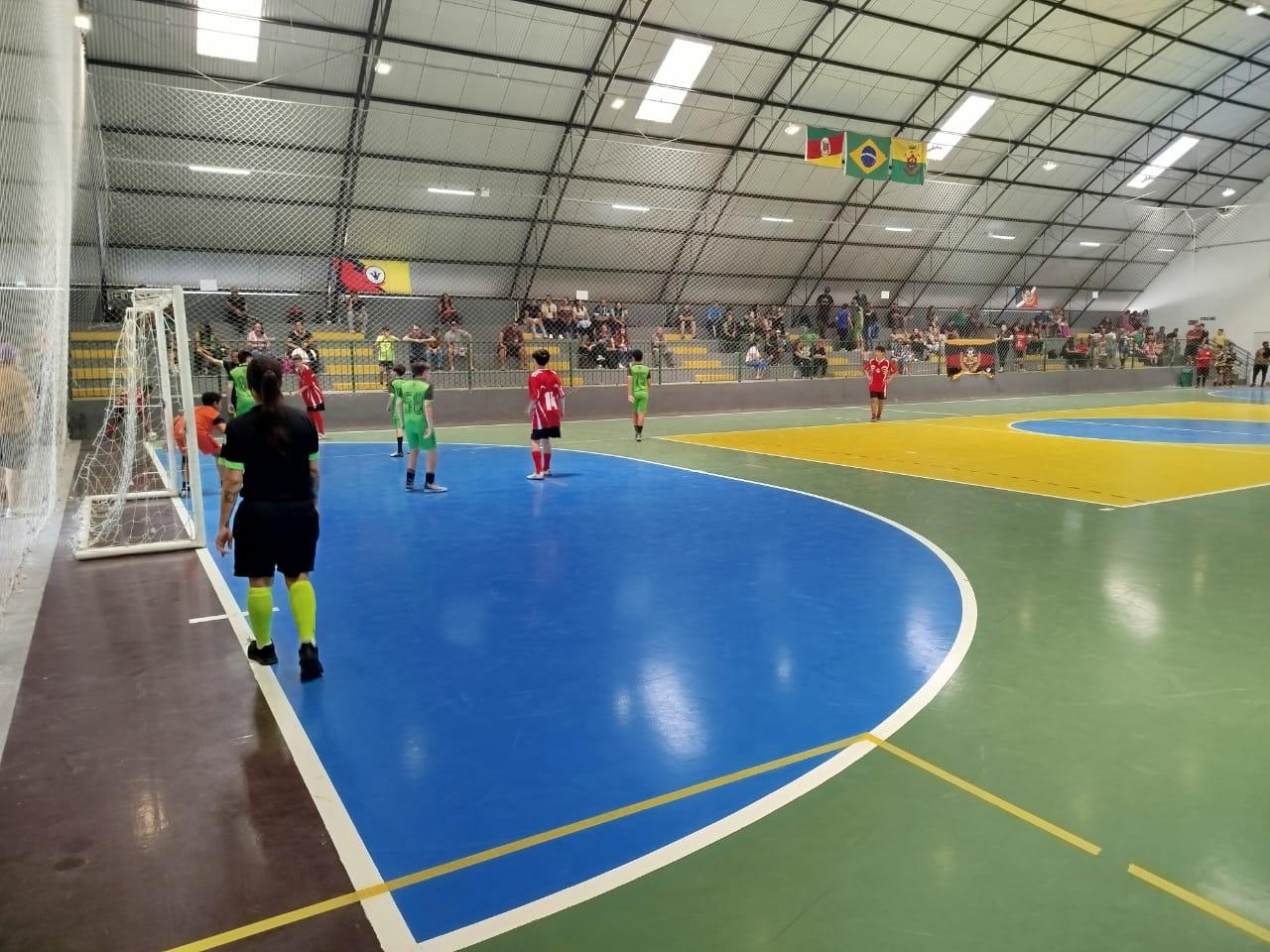 52 equipes disputam quatro modalidades do Campeonato Municipal de Futsal das Escolinhas