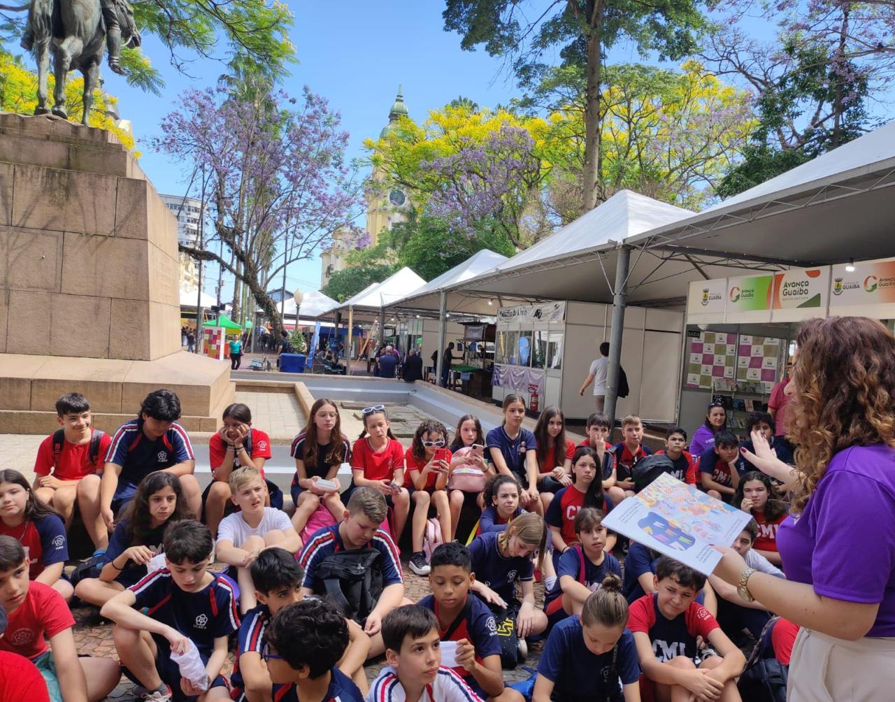 Alunos do colégio Martinho Lutero visitam a 70ª Feira do Livro de Porto Alegre