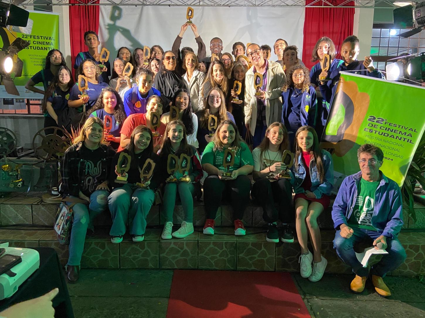 Escolas de Guaíba e Repórter Guaibense recebem o troféu Gomezito do 22º Festival de Cinema Estudantil