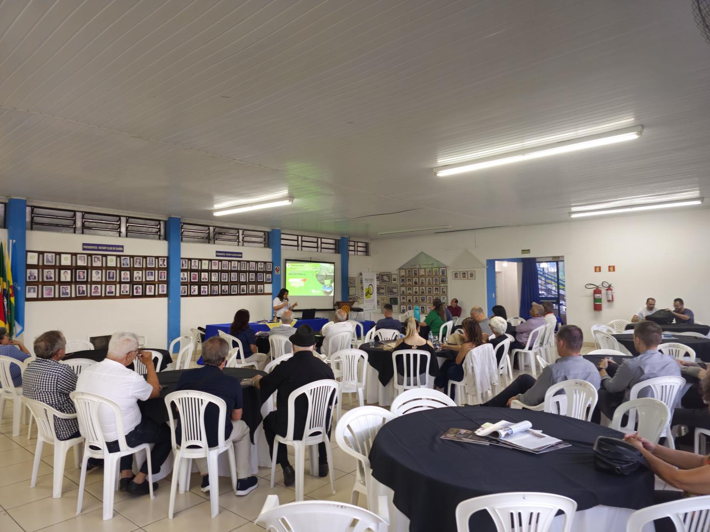 Observatório Social apresenta contas públicas e questiona sobre a compra de 20 paradas de ônibus