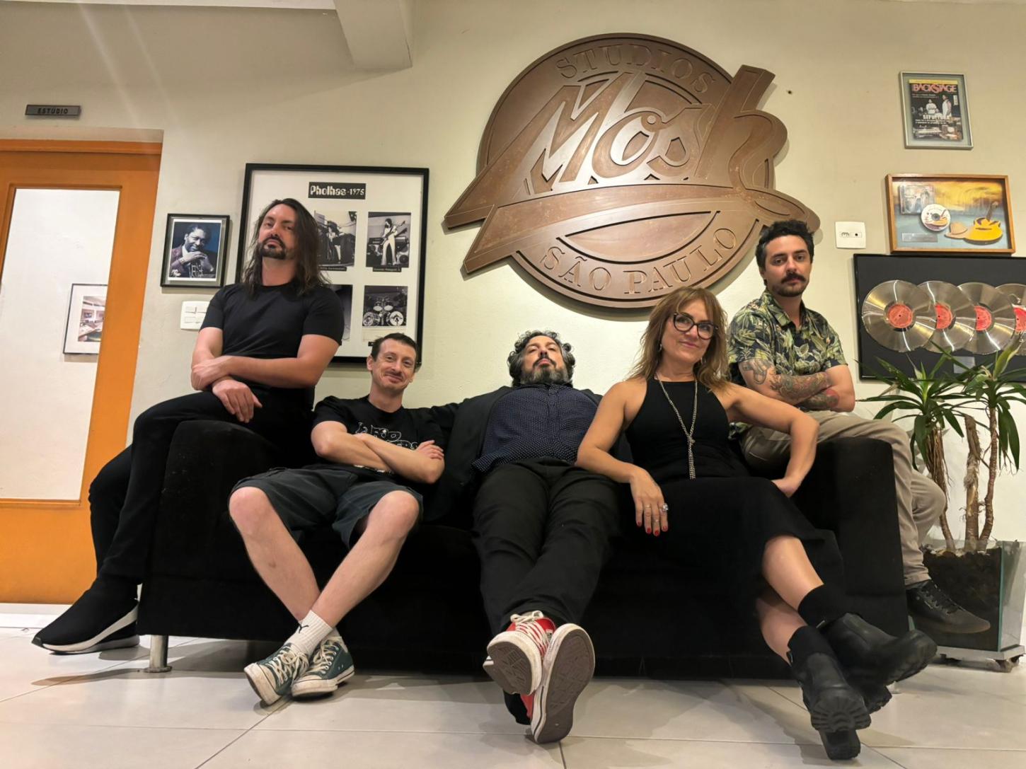 Banda guaibense Anjos Quase Infernais grava no Mosh, um dos maiores estúdios de música do Brasil